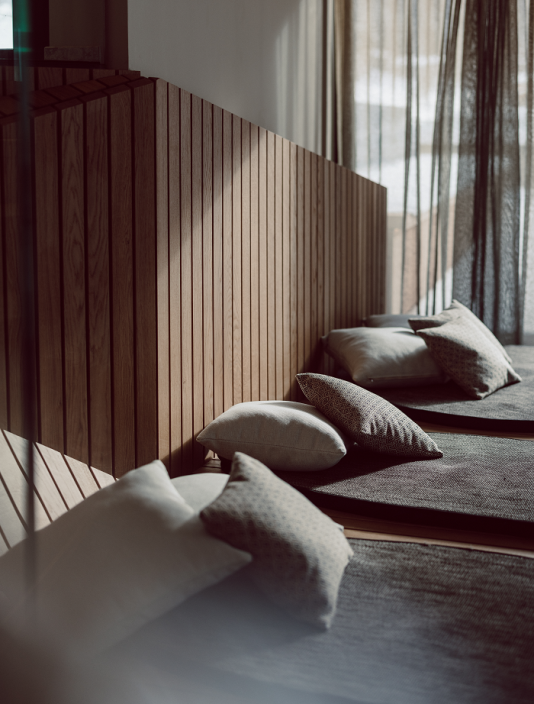 Ästhetisches Konzept, facettenreiche Architektur und individuelle Details im Aparthotel JoAnn in Kleinarl